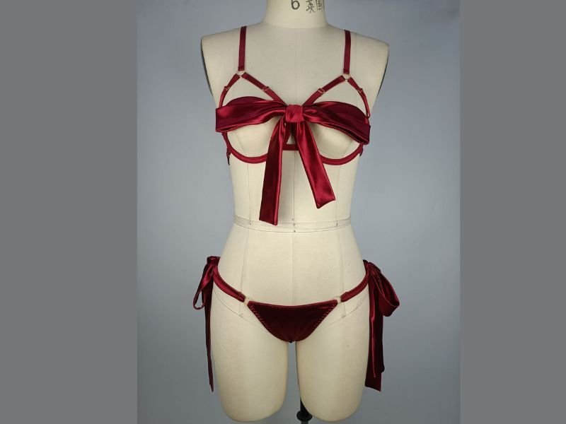 Sexy lingerie samples on human body molds